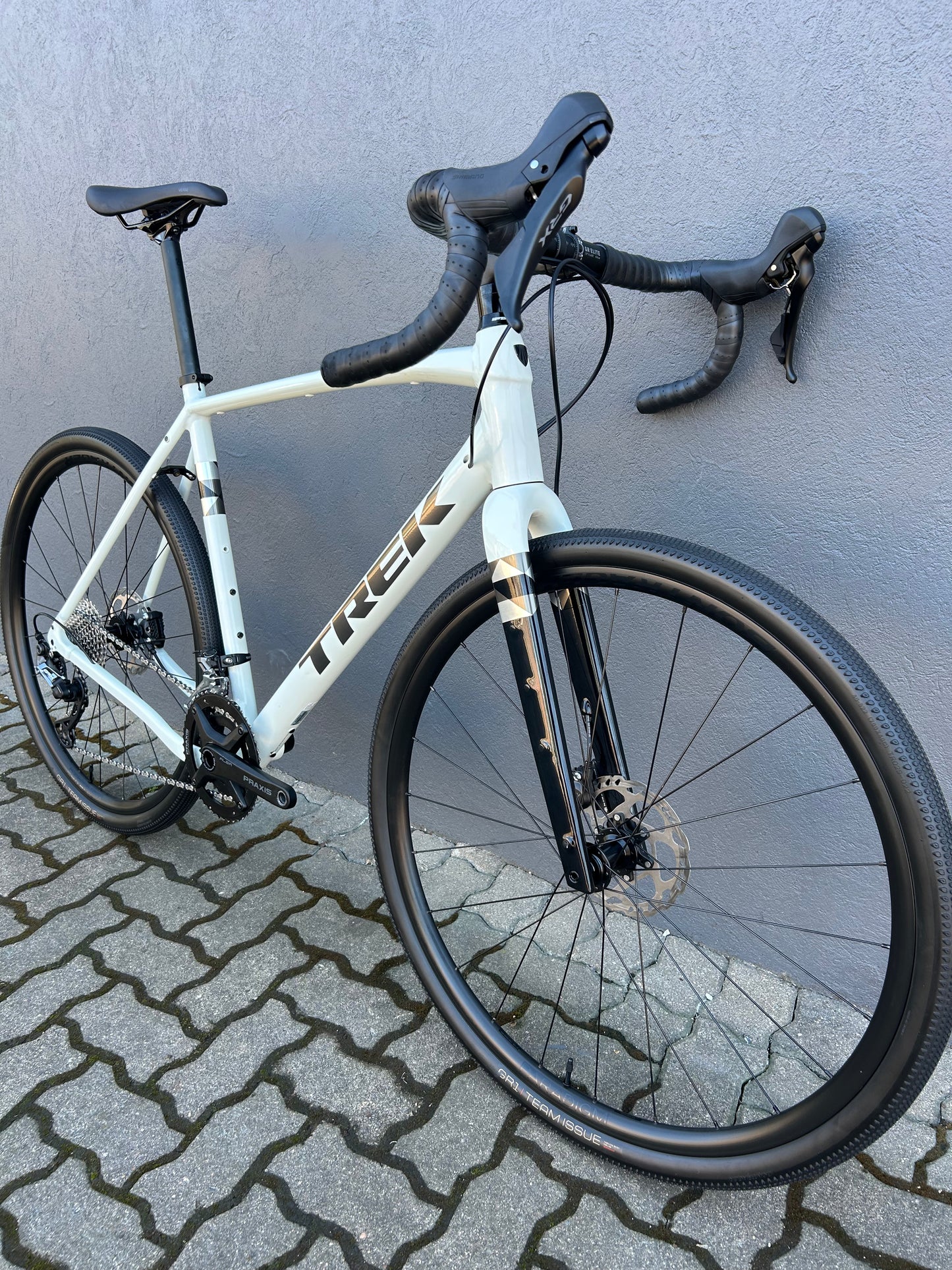 2023 Trek Checkpoint ALR 5 - Era White/Trek Black 58cm (Pre-Owned) - biket.co.za