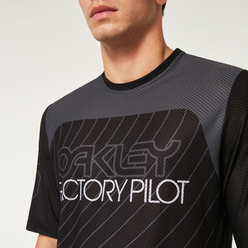 
                  
                    Oakley Seeker 75 SS Riding Jersey Blackout - biket.co.za
                  
                