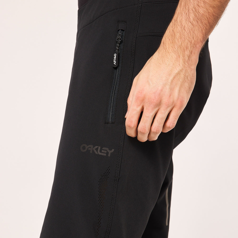 
                  
                    Oakley Element Short- Blackout - biket.co.za
                  
                