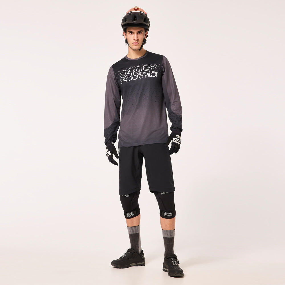 
                  
                    Oakley Element Short- Blackout - biket.co.za
                  
                