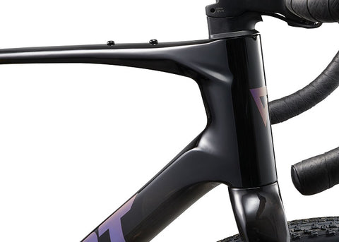 2025 Giant Revolt Advanced 2- Carbon