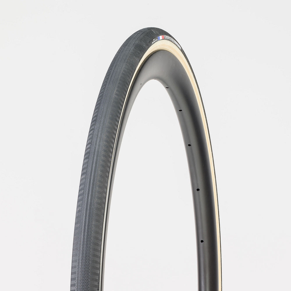 
                  
                    Bontrager R4 Classics Hard-Case Lite Road Tyre - biket.co.za
                  
                