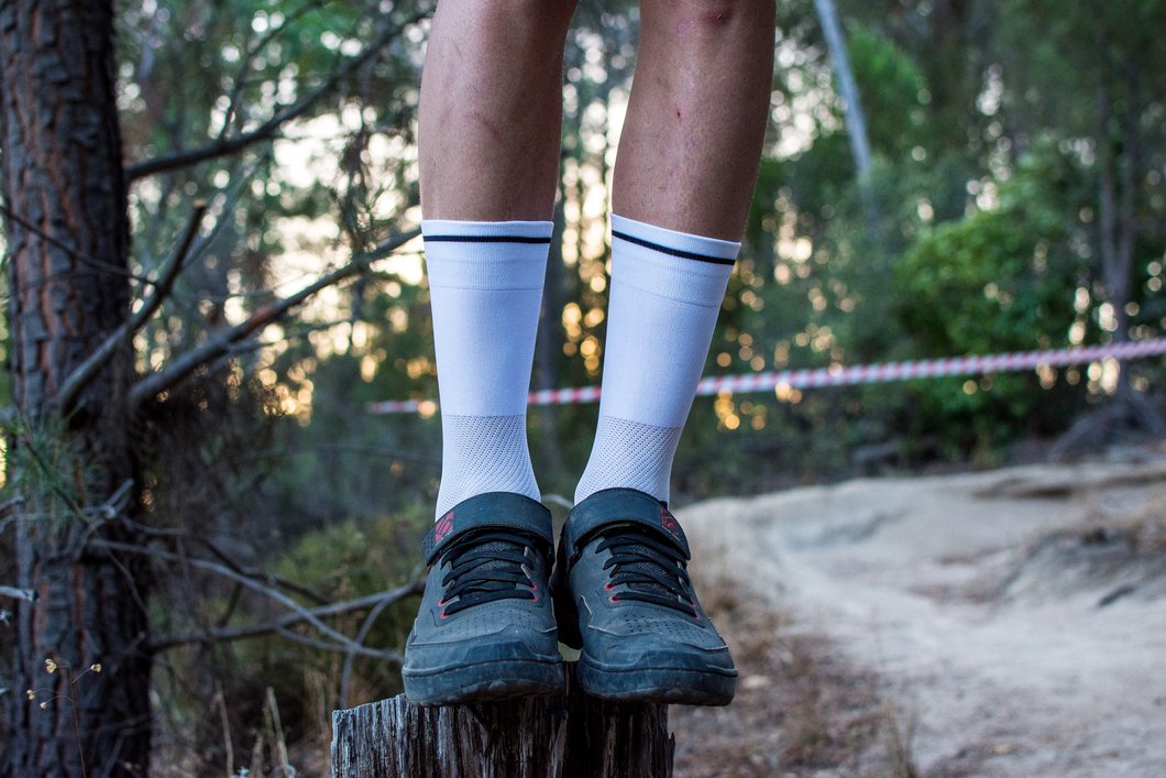 Charger socks- White Simple - biket.co.za
